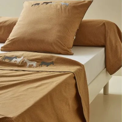 Drap brodé au pré