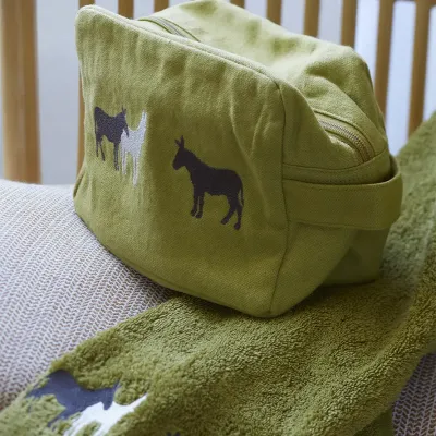 Trousse de toilette au pré